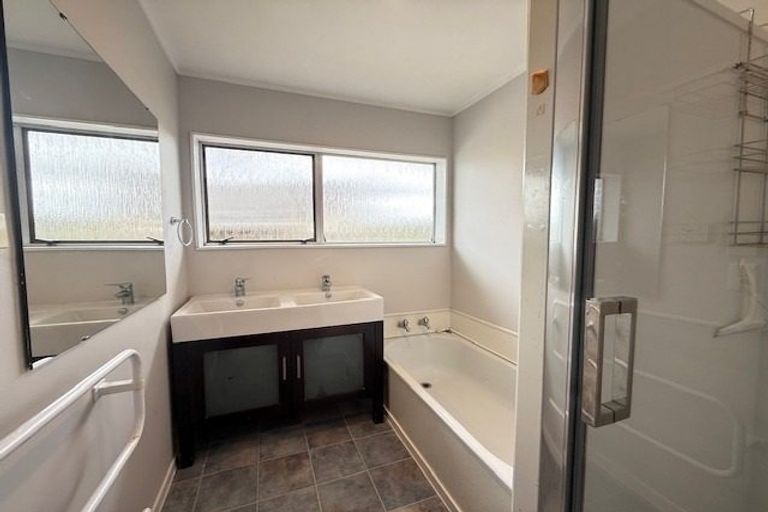 Photo of property in 70 Glencoe Road, Browns Bay, Auckland, 0630