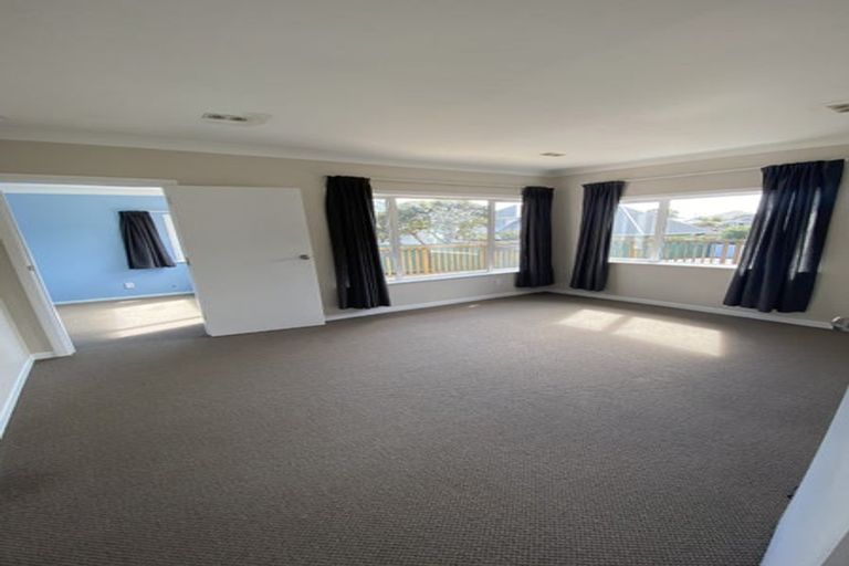 Photo of property in 21 Mexted Terrace, Tawa, Wellington, 5028