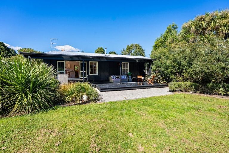 Photo of property in 98 Rahui Road, Otaki, 5512