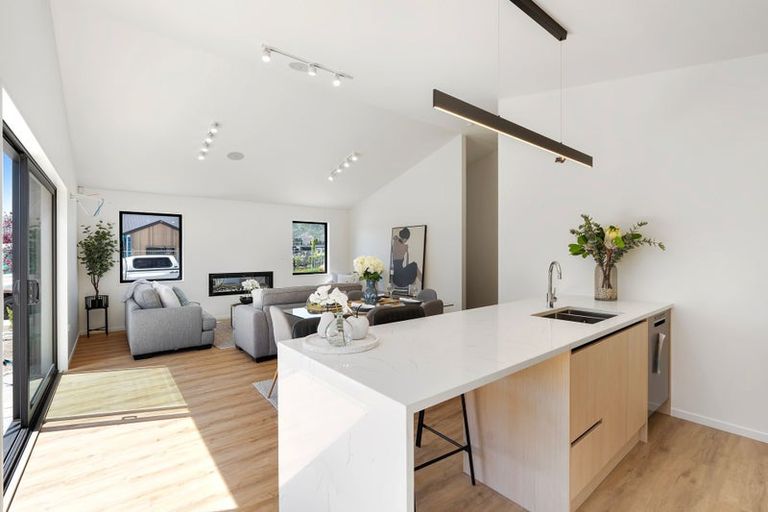 Photo of property in 16 Wooing Tree Avenue, Cromwell, 9310