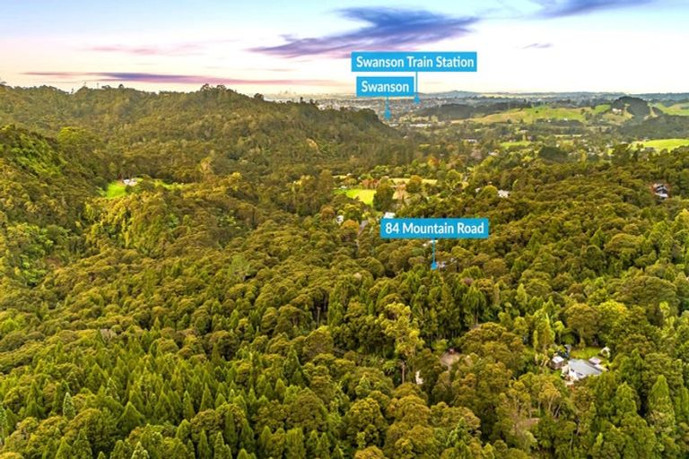 Photo of property in 84 Mountain Road, Henderson Valley, Auckland, 0612