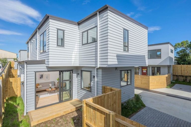 Photo of property in 4/4 Edgerton Road, Te Atatu Peninsula, Auckland, 0610