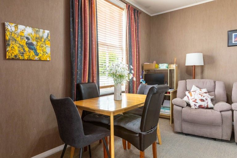 Photo of property in 9 Ross Street, Woodville, 4920