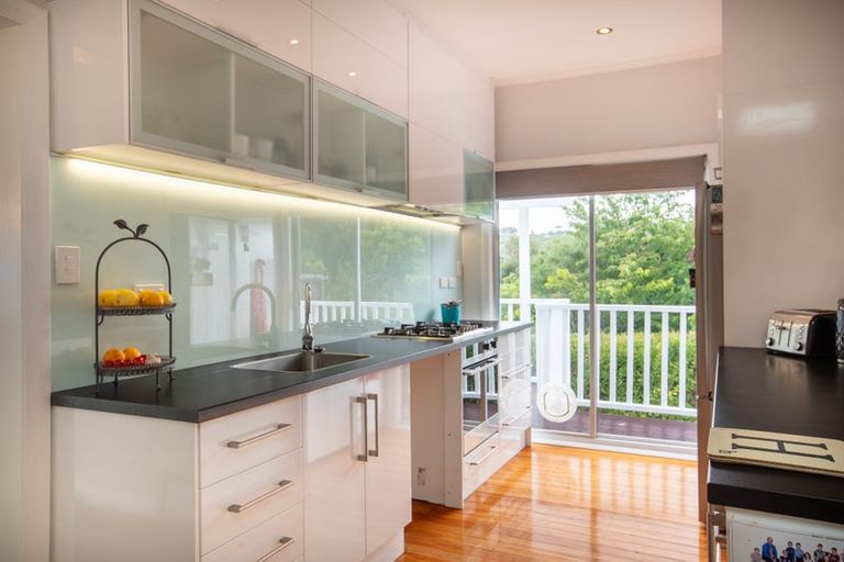 Photo of property in 50 Maungaraki Road, Korokoro, Lower Hutt, 5012