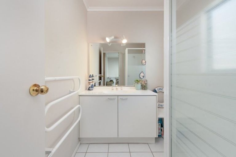 Photo of property in 5 Edgecumbe Way, Tauranga, 3110