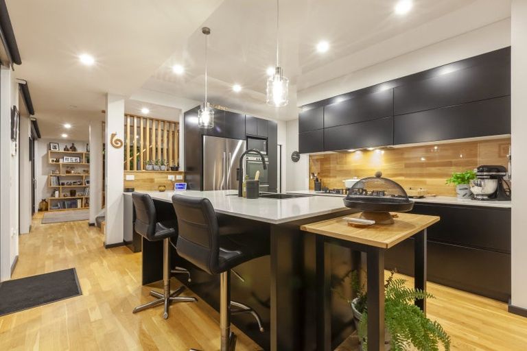 Photo of property in 101 Kakariki Grove, Waikanae, 5036