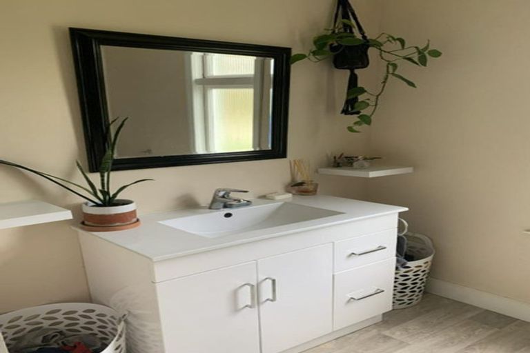 Photo of property in 1 Frood Street, Bulls, 4818