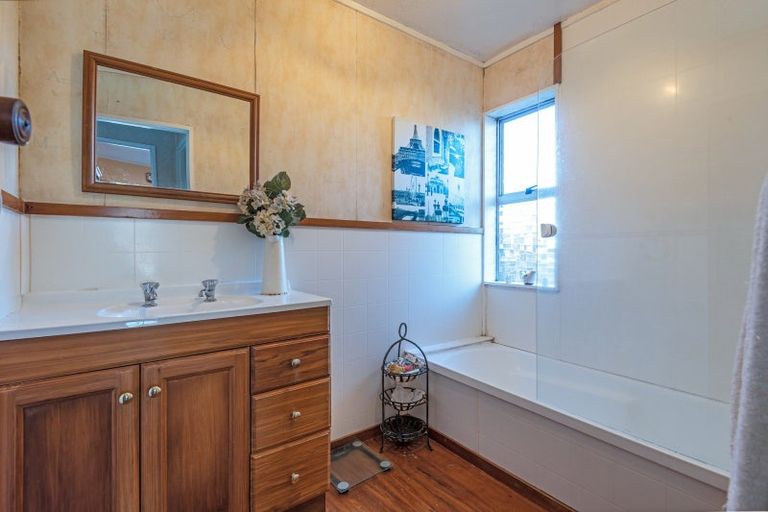 Photo of property in 48 Maxwells Line, Awapuni, Palmerston North, 4412