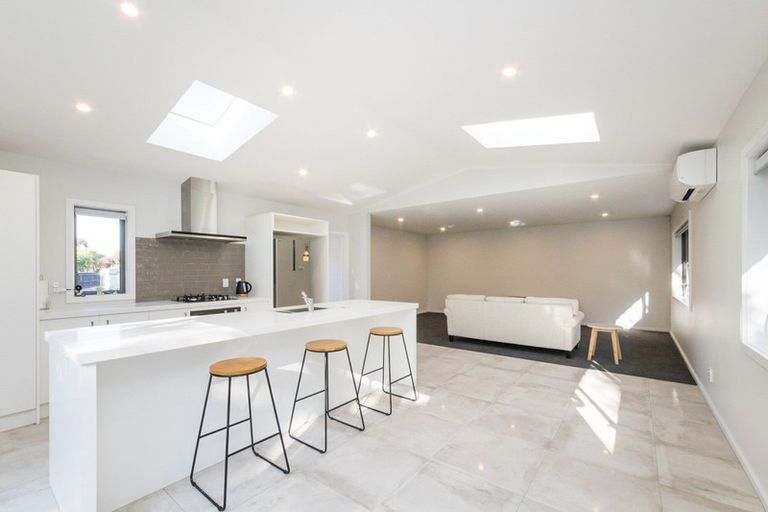 Photo of property in 5a Woodstock Place, Hokowhitu, Palmerston North, 4410