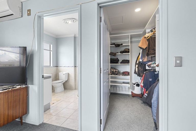 Photo of property in 3 Mahoe Street, Strandon, New Plymouth, 4312