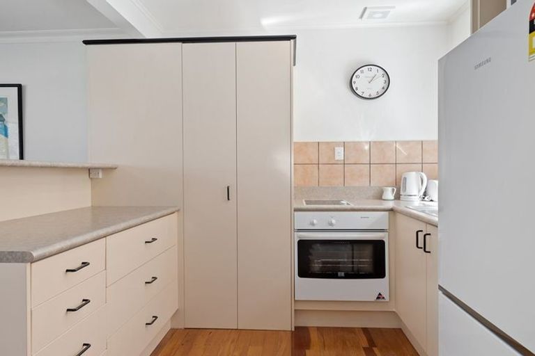 Photo of property in 22 Maunganui Road, Mount Maunganui, 3116