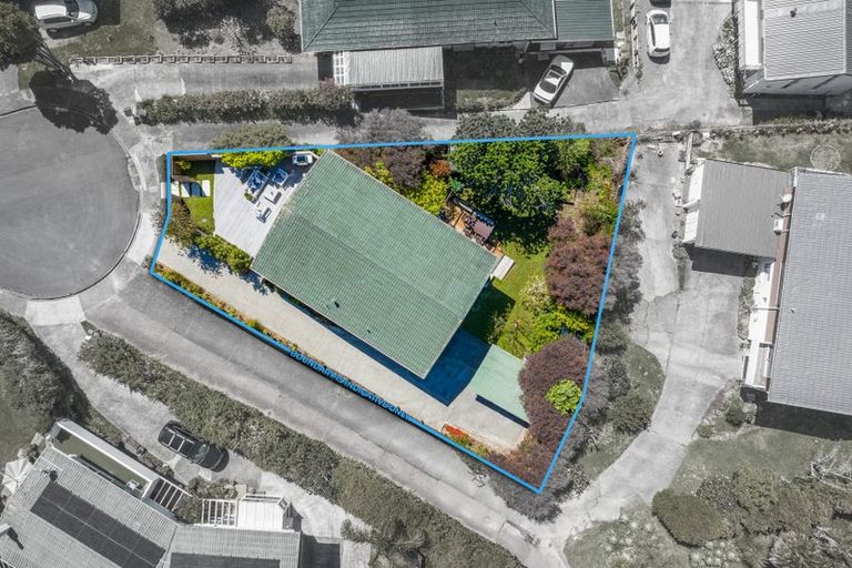 Photo of property in 5 Chevron Place, Castor Bay, Auckland, 0620