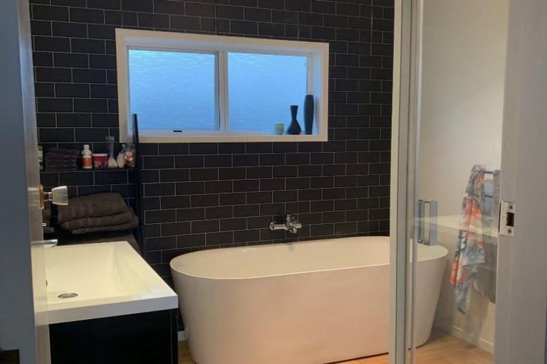 Photo of property in 4 Bright Way, Lower Vogeltown, New Plymouth, 4310