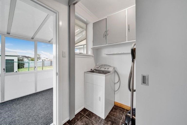 Photo of property in 8 Bone Crescent, Hawera, 4610