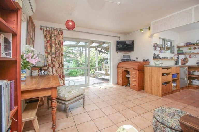 Photo of property in 2/93 Woodglen Road, Glen Eden, Auckland, 0602