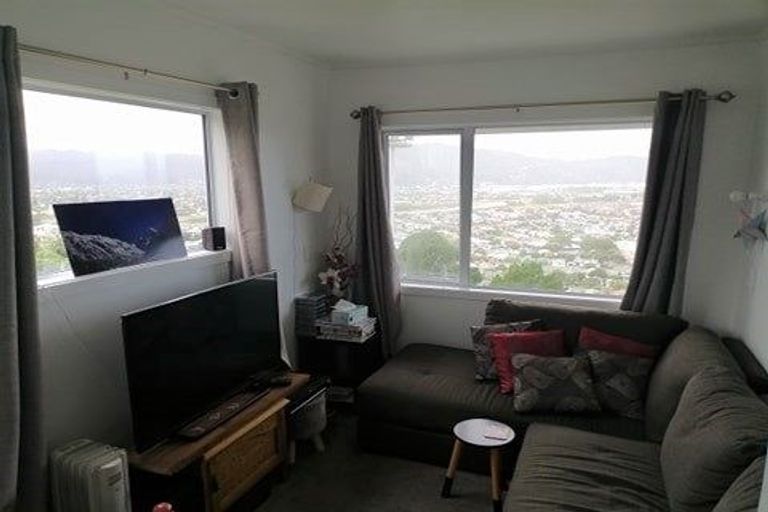 Photo of property in 5 Jacaranda Grove, Maungaraki, Lower Hutt, 5010