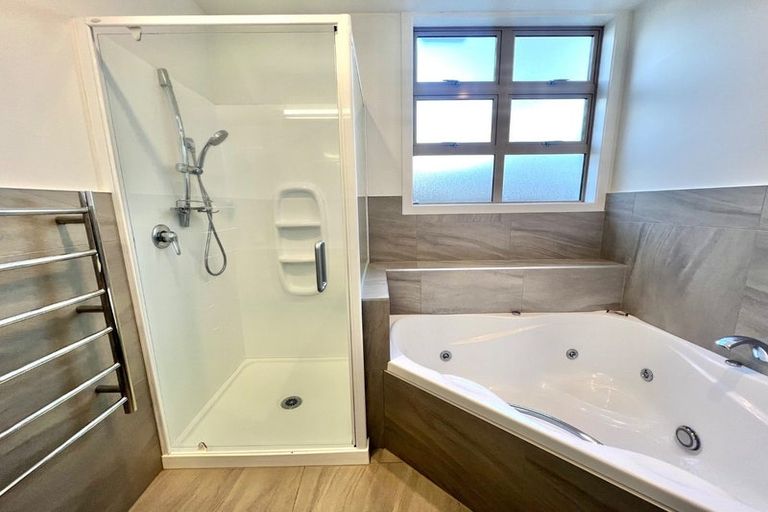 Photo of property in 323 Cambridge Terrace, Christchurch Central, Christchurch, 8013