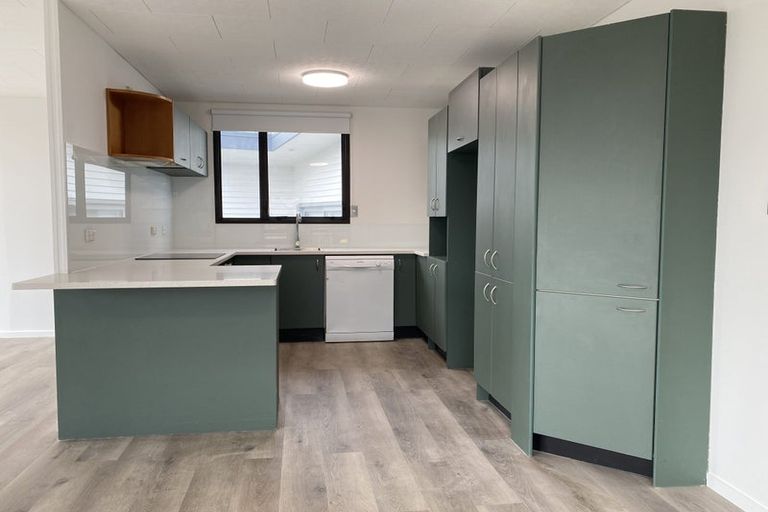 Photo of property in 36 Caribbean Drive, Unsworth Heights, Auckland, 0632