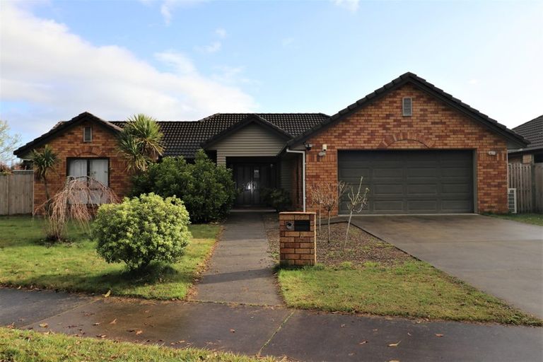 Photo of property in 6 Whitford Place, Rototuna North, Hamilton, 3210