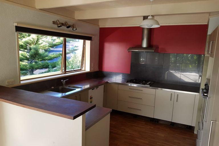 Photo of property in 13 Malters Place, Browns Bay, Auckland, 0630