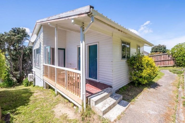 Photo of property in 61 Davidson Crescent, Tawa, Wellington, 5028