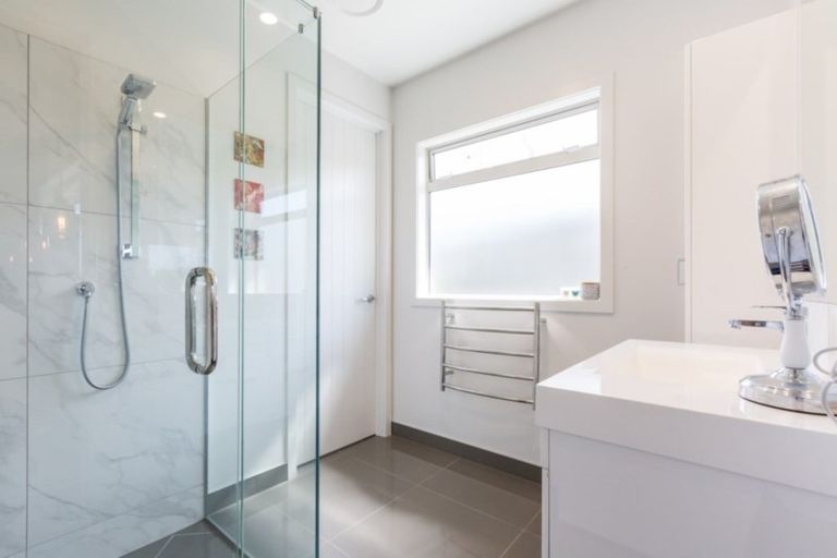 Photo of property in 32 Pelorus Avenue, Poraiti, Napier, 4112