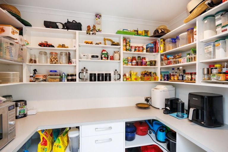 Photo of property in 5 Morocco Terrace, Kelvin Grove, Palmerston North, 4414