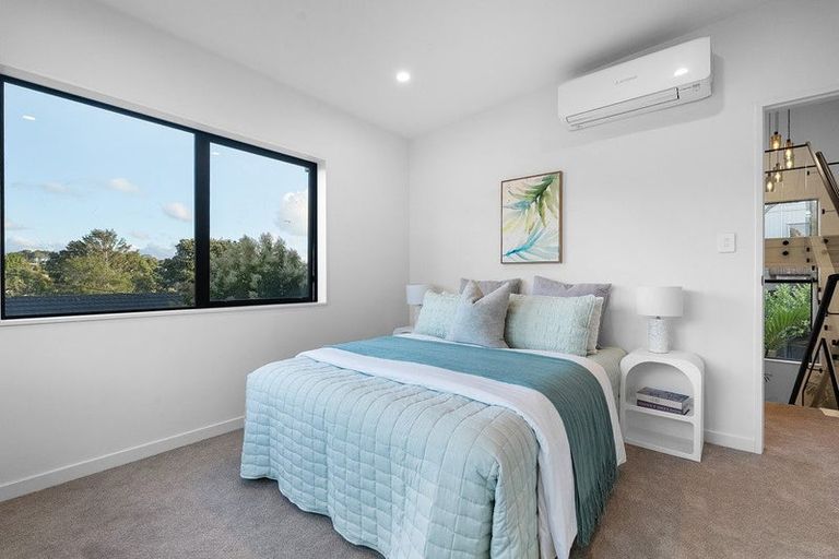 Photo of property in 41d Sunnynook Road, Forrest Hill, Auckland, 0620