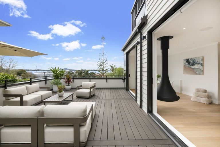 Photo of property in 14c Alfred Street, Northcote Point, Auckland, 0627