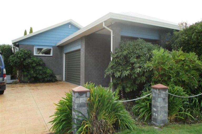 Photo of property in 3 Pyatt Place, Redwood, Christchurch, 8051