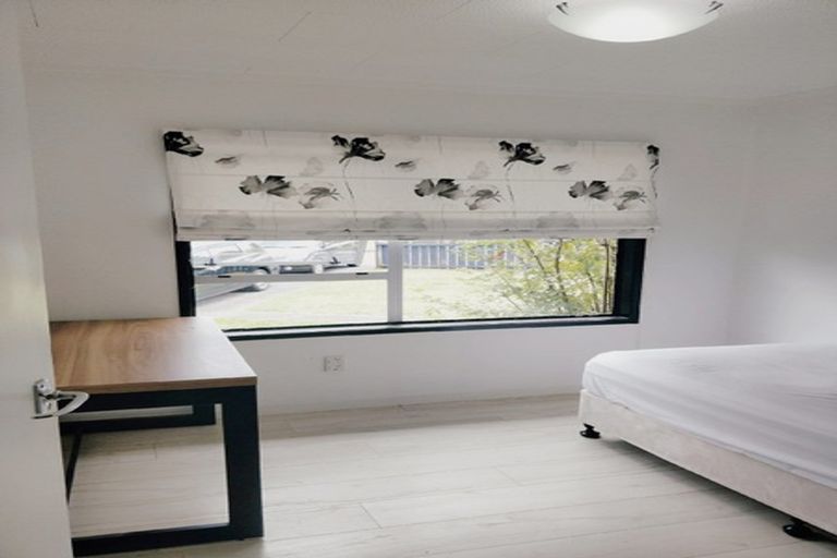 Photo of property in 3 Woodhouse Place, West Harbour, Auckland, 0618