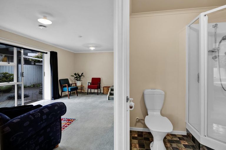Photo of property in 14 Montana Place, Merrilands, New Plymouth, 4312