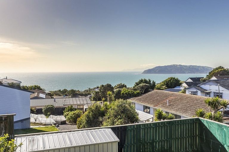 Photo of property in 128 Pikarere Street, Titahi Bay, Porirua, 5022