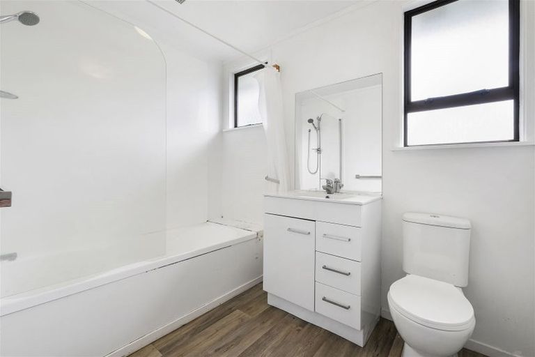 Photo of property in 132 Chichester Drive, Rosehill, Papakura, 2113