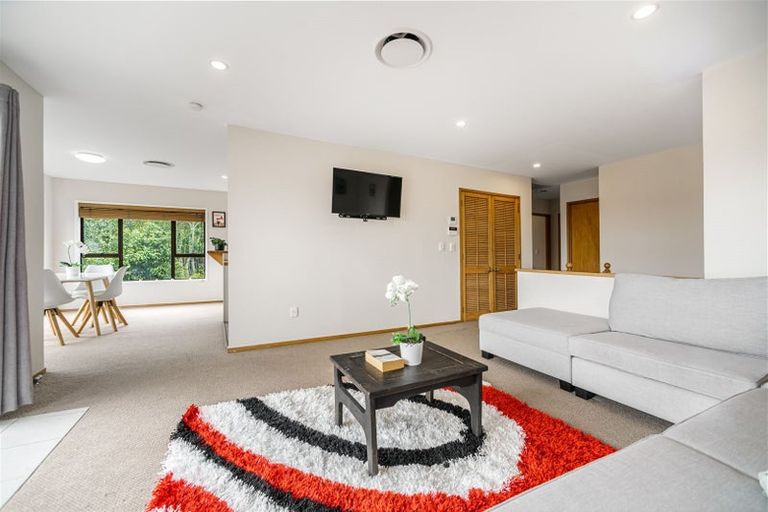 Photo of property in 1/5 Tree View Avenue, Glenfield, Auckland, 0629