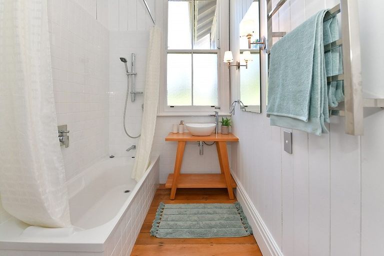 Photo of property in 21 Shine Road, South Head, Helensville, 0874