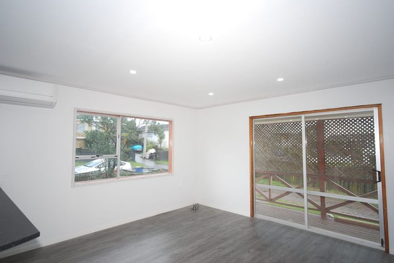 Photo of property in 52 Rosewarne Crescent, Glendene, Auckland, 0602