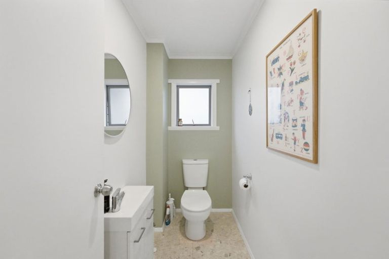 Photo of property in 82 Wairau Road, Oakura, 4314