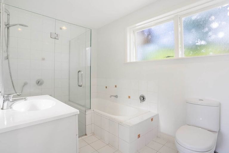 Photo of property in 4 Montgomery Avenue, Belmont, Auckland, 0622