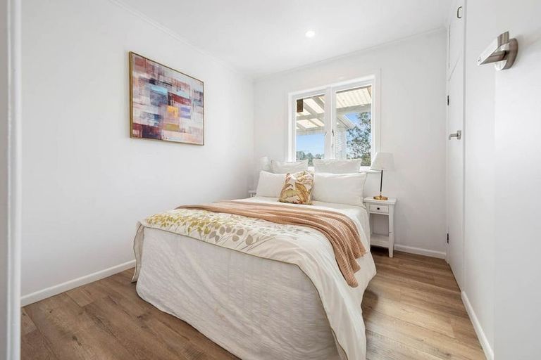 Photo of property in 2/18 Kenmure Avenue, Forrest Hill, Auckland, 0620