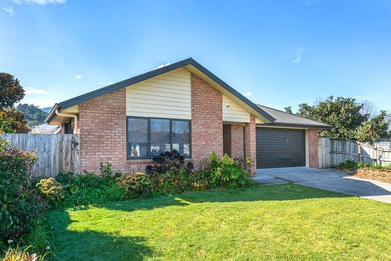 Photo of property in 136 Golden Shore Place, Coromandel, 3506