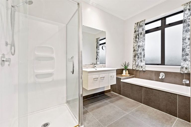 Photo of property in 7 Ara Kakara Avenue, Huapai, Kumeu, 0810