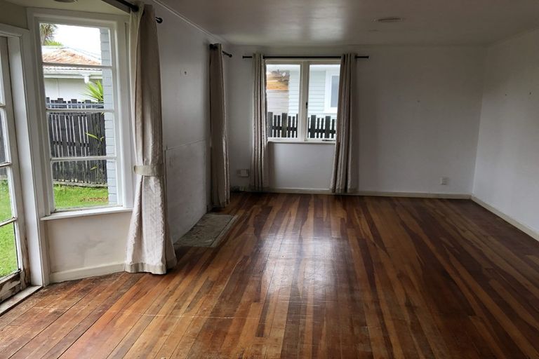 Photo of property in 12 Adriatic Avenue, Henderson, Auckland, 0612