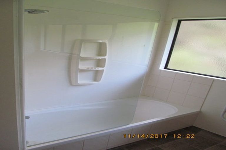 Photo of property in 12a Wicklam Lane, Greenhithe, Auckland, 0632