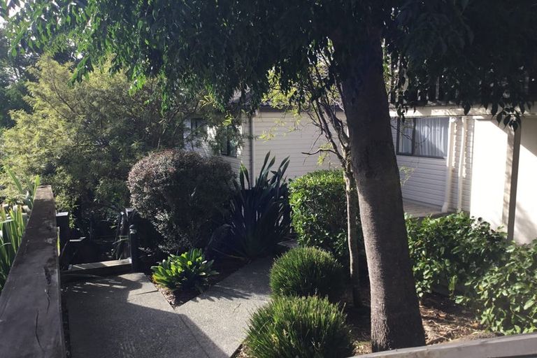 Photo of property in 8d Schnapper Rock Road, Schnapper Rock, Auckland, 0632