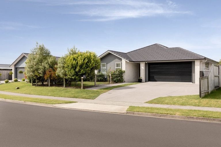 Photo of property in 6 Lakeside Terrace, Omokoroa, 3114