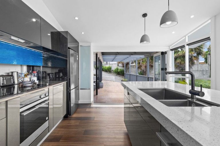 Photo of property in 2a Cobden Road, Bluff Hill, Napier, 4110