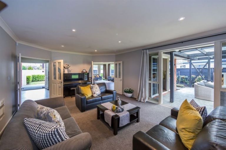 Photo of property in 11 Coolspring Way, Redwood, Christchurch, 8051
