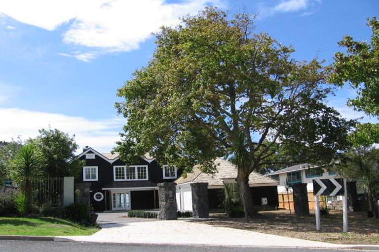 Photo of property in 56 Cliff Road, Torbay, Auckland, 0630