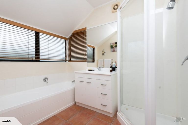 Photo of property in 3/1 Bradbury Road, Botany Downs, Auckland, 2010